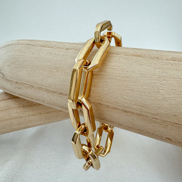 Betsy chunky gold chain bracelet on wooden display – Matte jewelry
