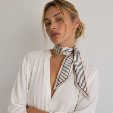 Jag Scarf Neck