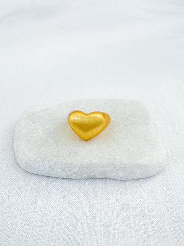 Shiny gold heart-shaped ring on marble base – Irlanda Ring by Matte.