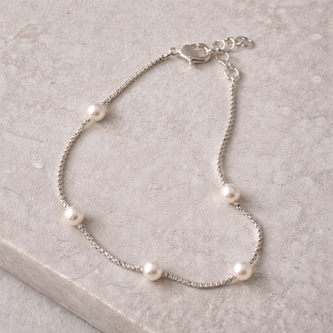 Otawa Bracelet close-up showing luminous pearls on fine silver chain