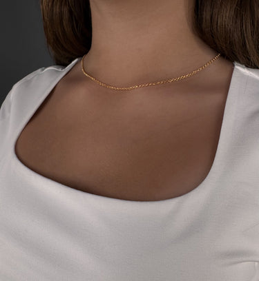 Model wearing Carioca gold plated chain necklace by Matte, minimalist everyday jewelry
