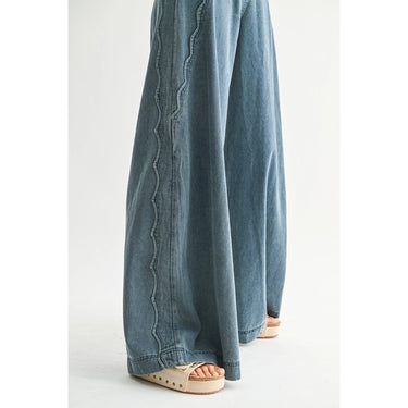 Octavia Jeans – side view highlighting relaxed wide leg fit.