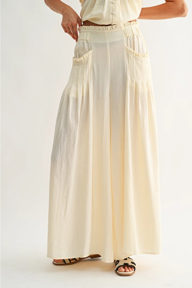 Close-up of Roblen Pant cream elastic waistband with gathered detailing and oversized front pocket construction.